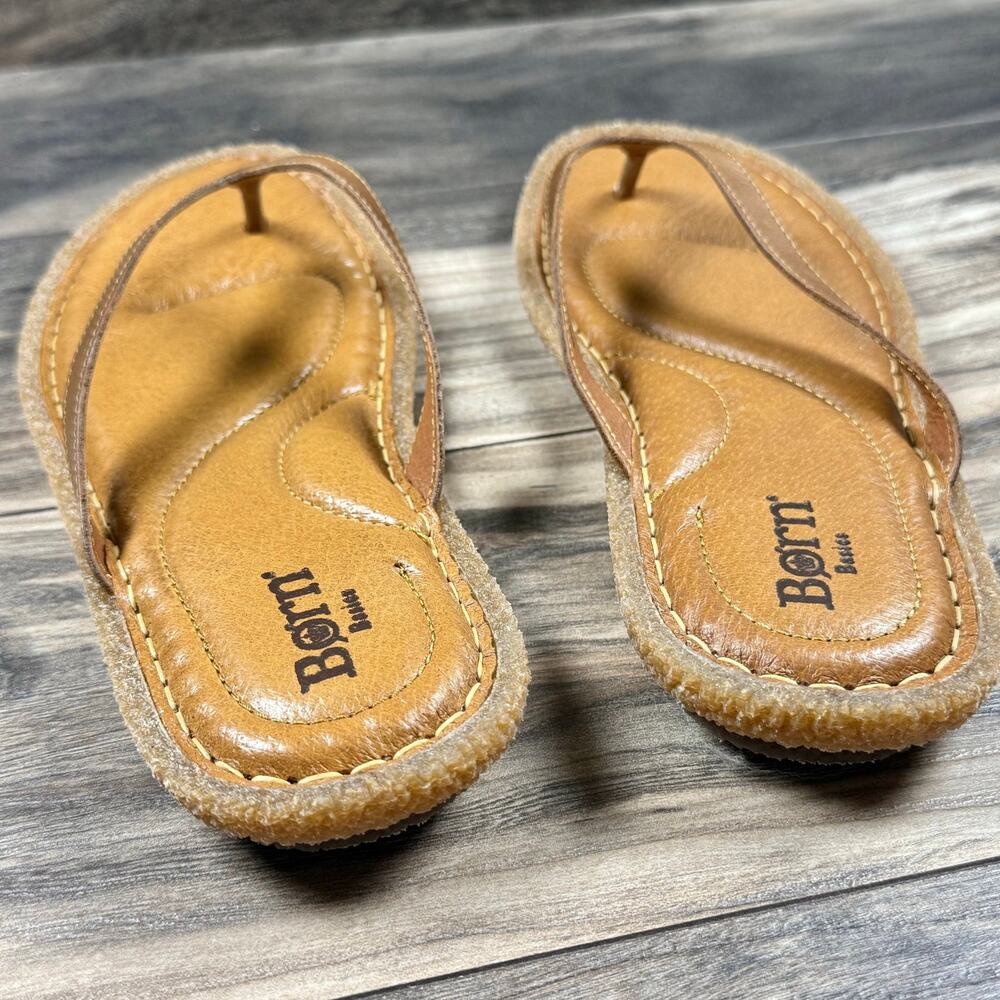 NIB Born Basic Maite 10M Tan Leather Flip Flops Comfort Flat Thong Sandals - Picture 7 of 10